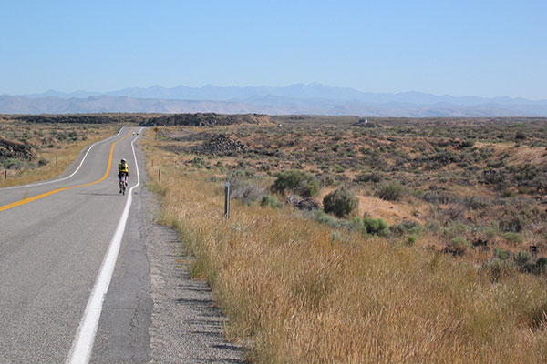 Bicycling on the Snake River Plateau