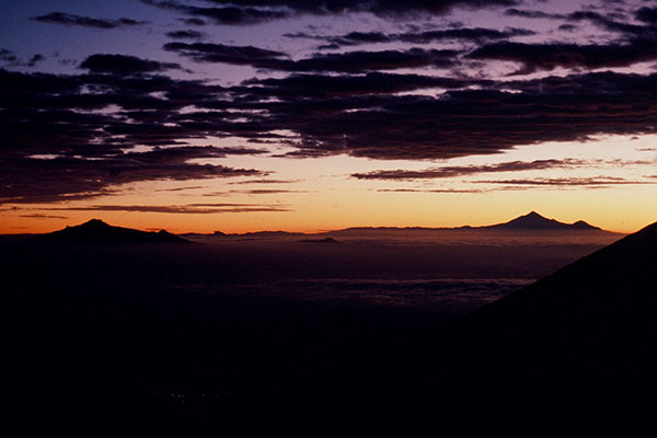 Sunrise towards Volcán La Malinche and Pico de Orizaba